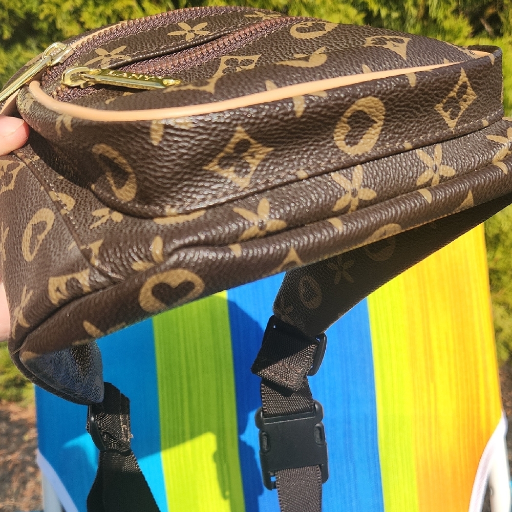 Source Unknown Brown Monogram-Style Waist Bag wit… - image 12